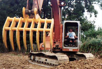 iso9001 Mn Q355 Excavator Root Rake Untuk Pekerjaan Pertanian
