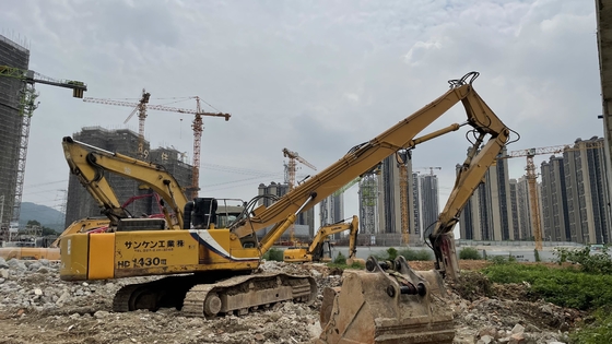35 Ton Excavator Highly Customized Long Reach Demolition Boom Untuk Membongkar Bangunan Dengan Kontrol QC Standar Tinggi Pabrik