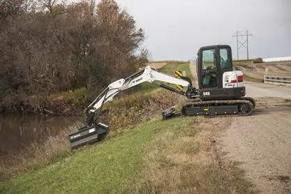 Sertifikat Q355B Excavator Flail Mower 2000mm Mesin Pemotong dalam warna Oranye / Hitam