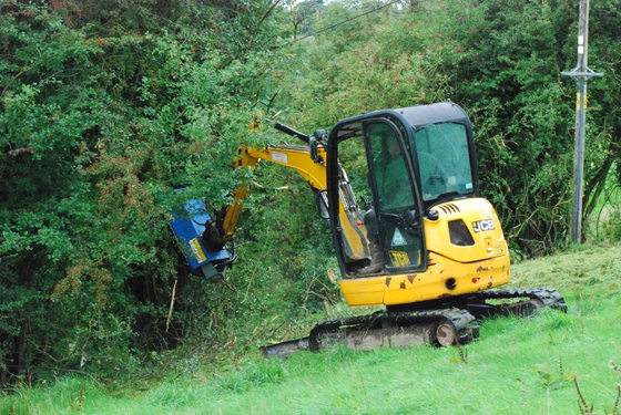 Excavator Flail Mower 6Ton Excavator Pertanian Attachment Disesuaikan Dengan Dan Q355/NM400/HARDOX450
