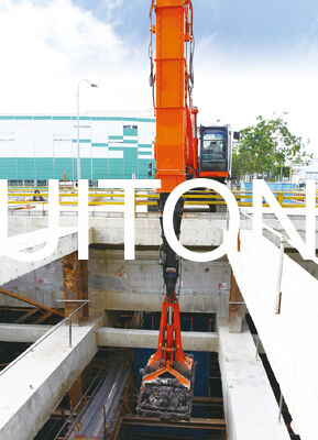 Excavator Dua Tahap Telescopic Boom untuk PC200/CAT320 14m untuk pembongkaran bangunan tinggi / operasi pembongkaran vertikal