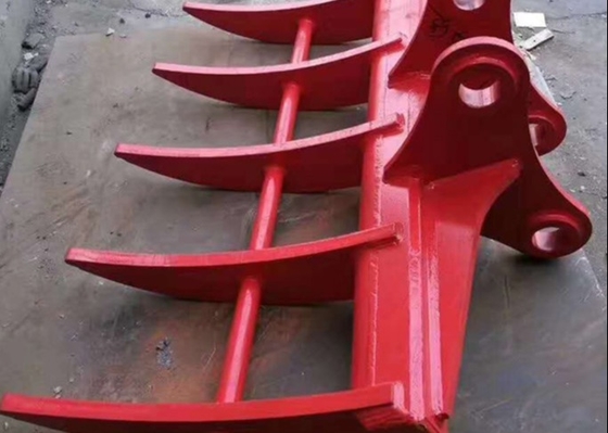 Bentuk standar Heavy Duty Black Brush Rake Attachment Untuk Pengosongan Tanah yang Efektif
